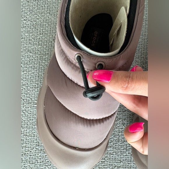 Crocs Quilted Satin Platform Loafers  – Women’s 8 / Men’s 6 – Brand New with Tag - Picture 11 of 16